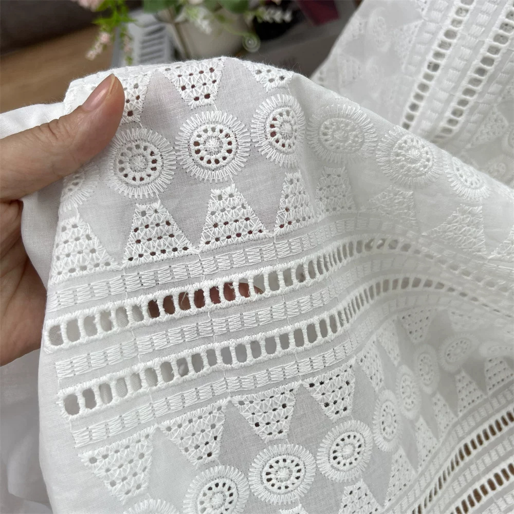 Sewing Eyelet Fabric - قماش قطني أبيض مطرز بفتحات دائرية،