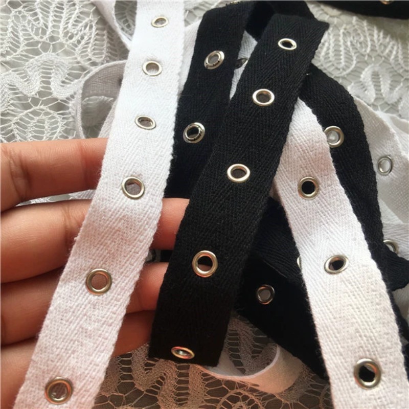 Sewing Eyelet Fabric - حزام قطن أبيض وأسود مع أزرار
