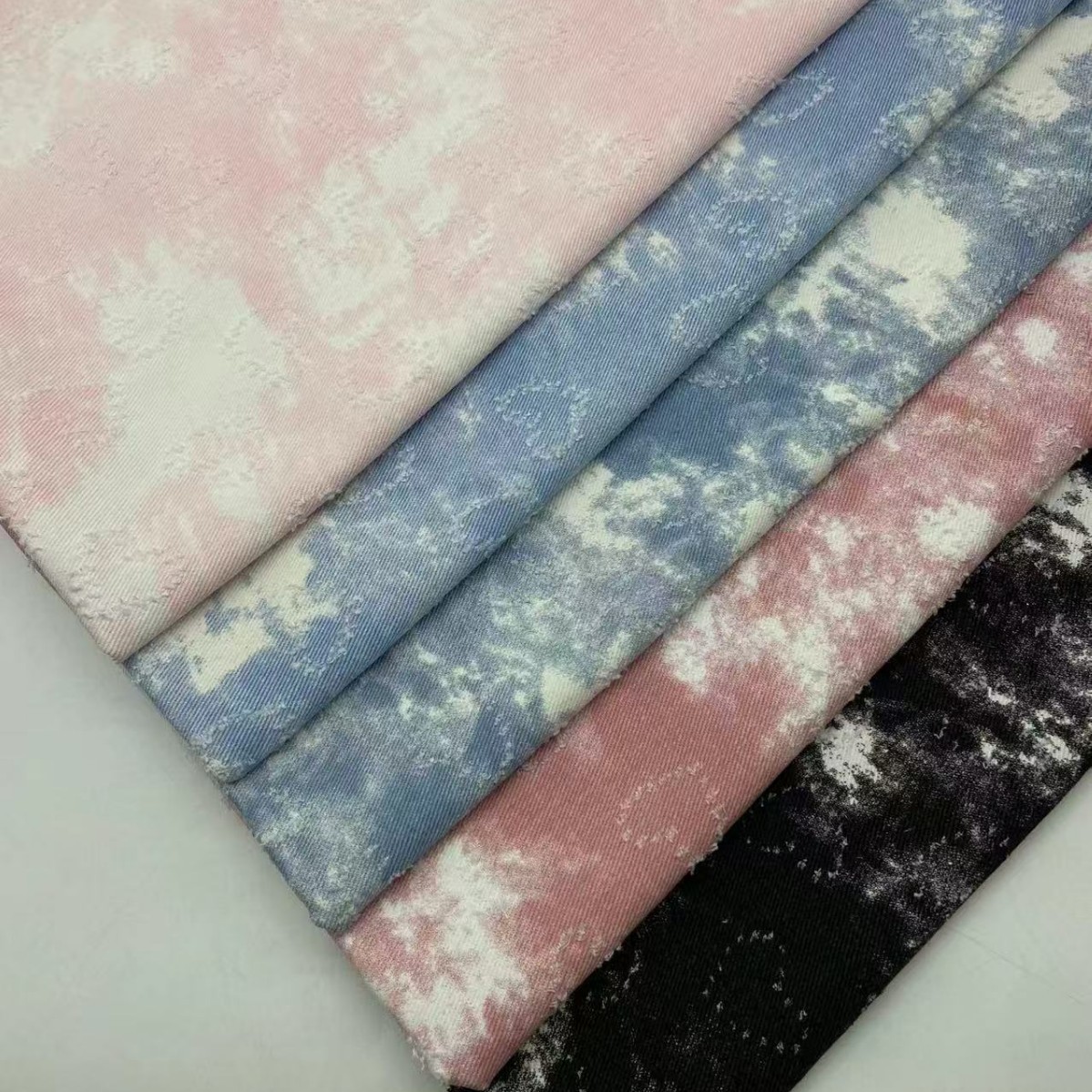 السماء الزرقاء الغيوم البيضاء  - مراجعة Sewing Tie Dye وسعره
